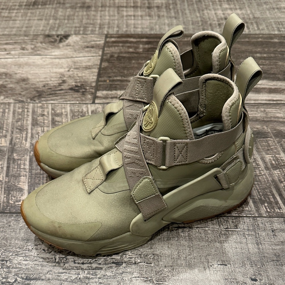 Nike Air Women’s Men's Olive Green Hurrache CityHigh-Top Sneakers W 7.5 M 6